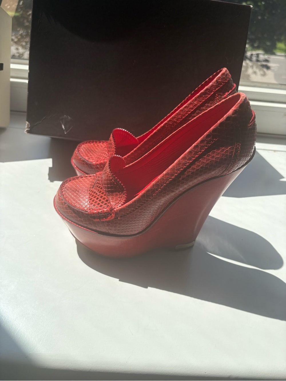 Bundle 2 pairs Louis Vuitton Wedge Heels 1 black 1 Red - size 37 - Picture 17 of 17